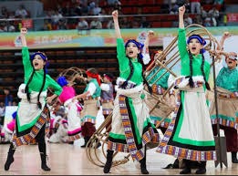 库里疑似被犯规未响哨 随手一抛仍然命中